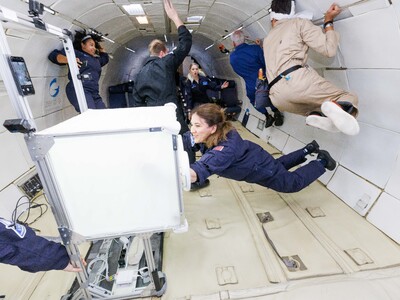 Ebru Kurbak, Focus on Gravity – Falling, Floating and Breaking away