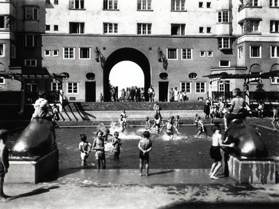 Playgrounds—Topographies of Play and Technology